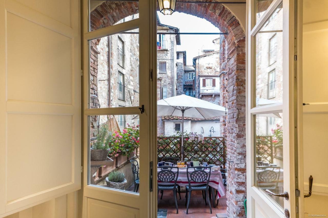 La Delizia Central Apartment Lucca Bagian luar foto
