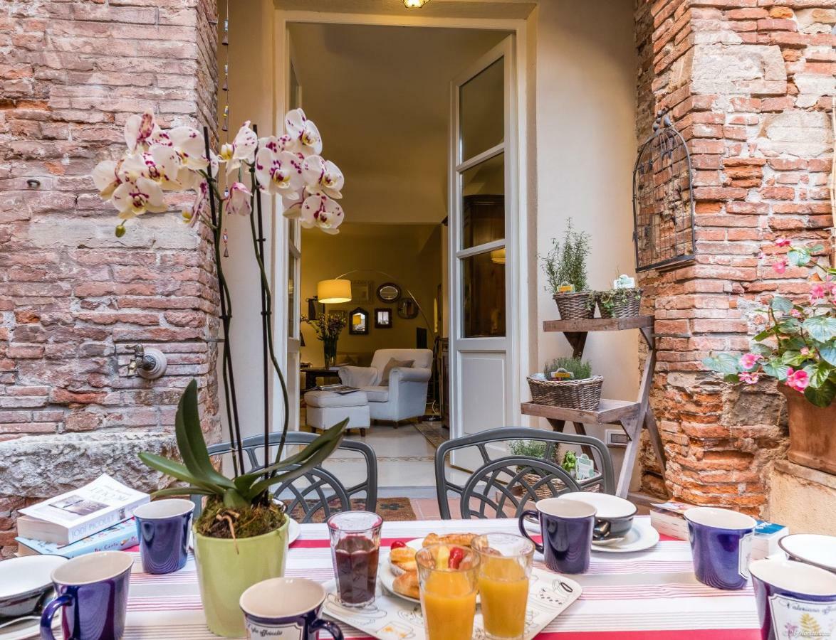 La Delizia Central Apartment Lucca Bagian luar foto