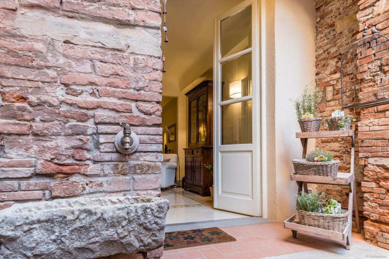 La Delizia Central Apartment Lucca Bagian luar foto