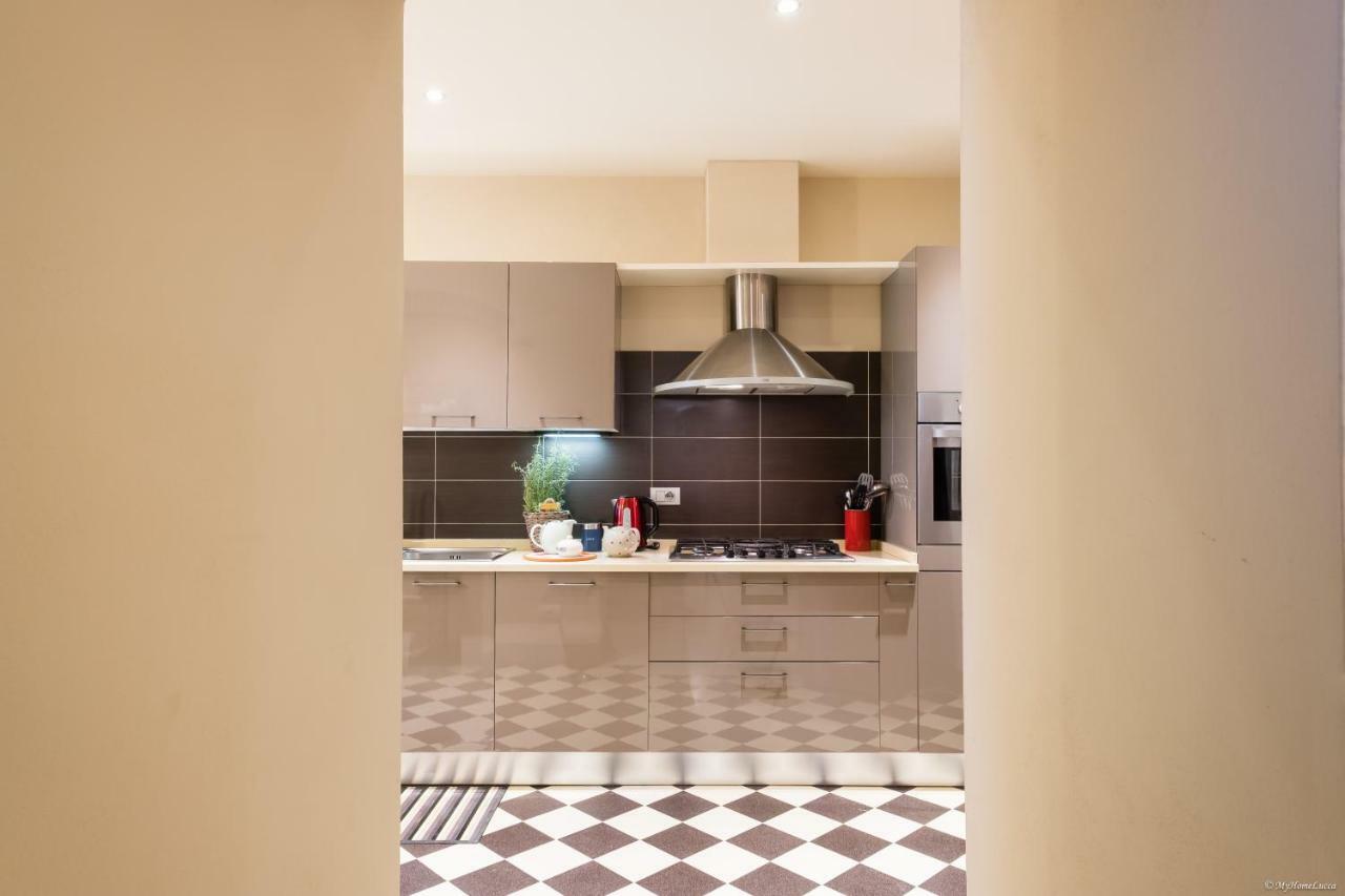 La Delizia Central Apartment Lucca Bagian luar foto