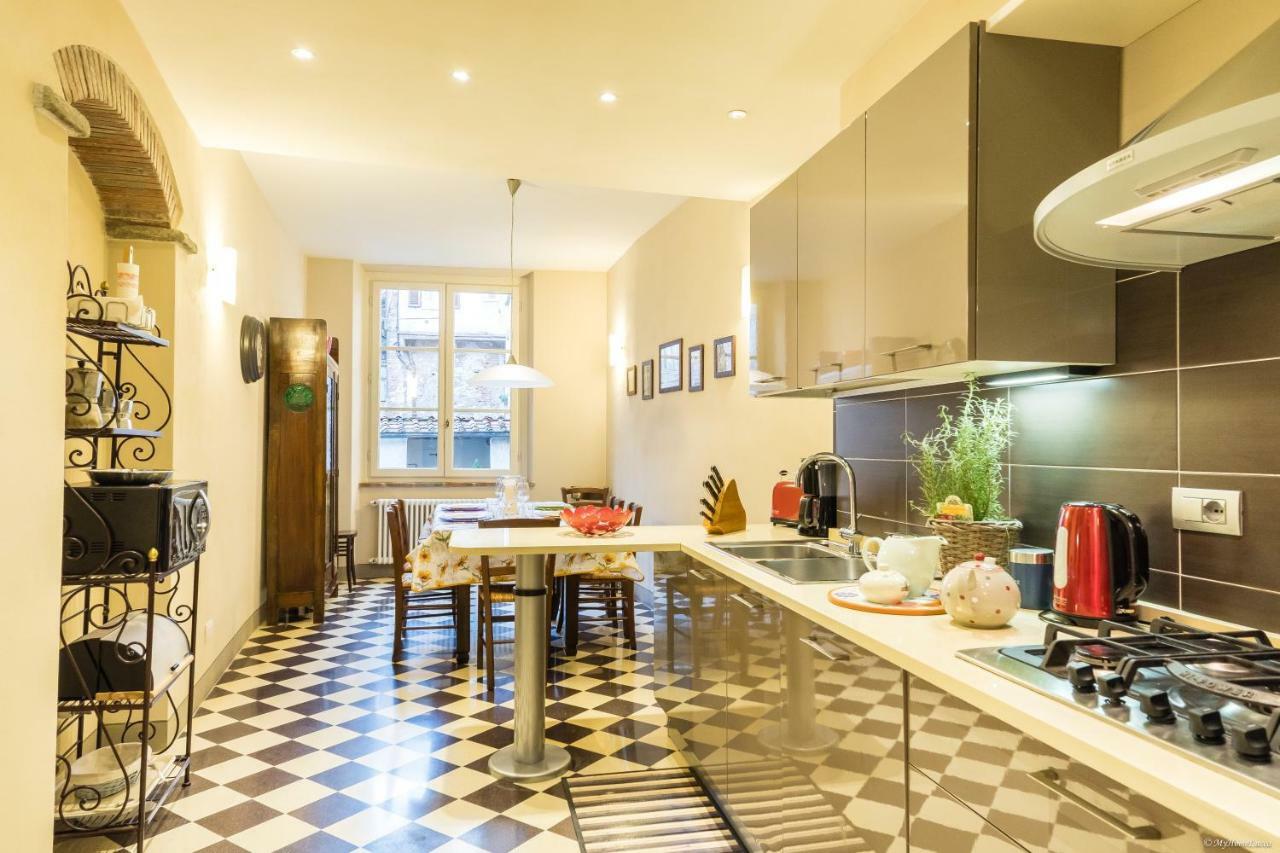 La Delizia Central Apartment Lucca Bagian luar foto