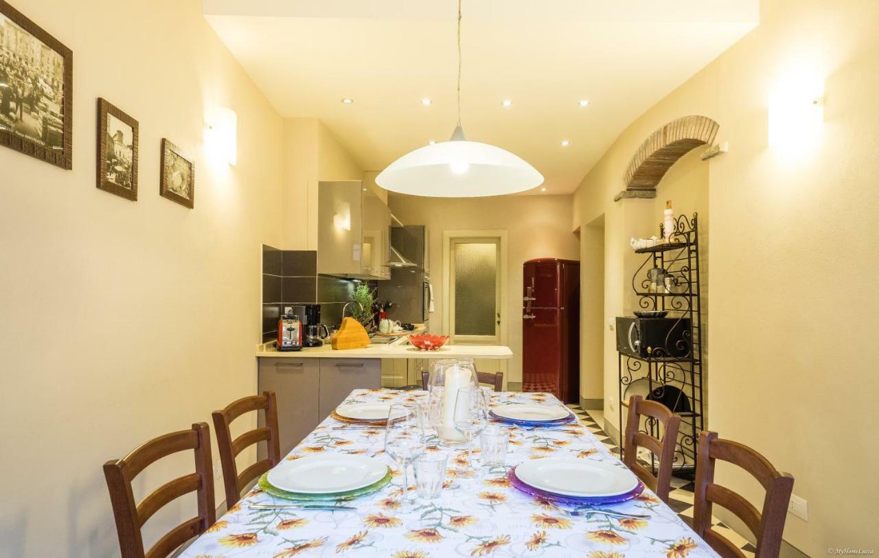 La Delizia Central Apartment Lucca Bagian luar foto