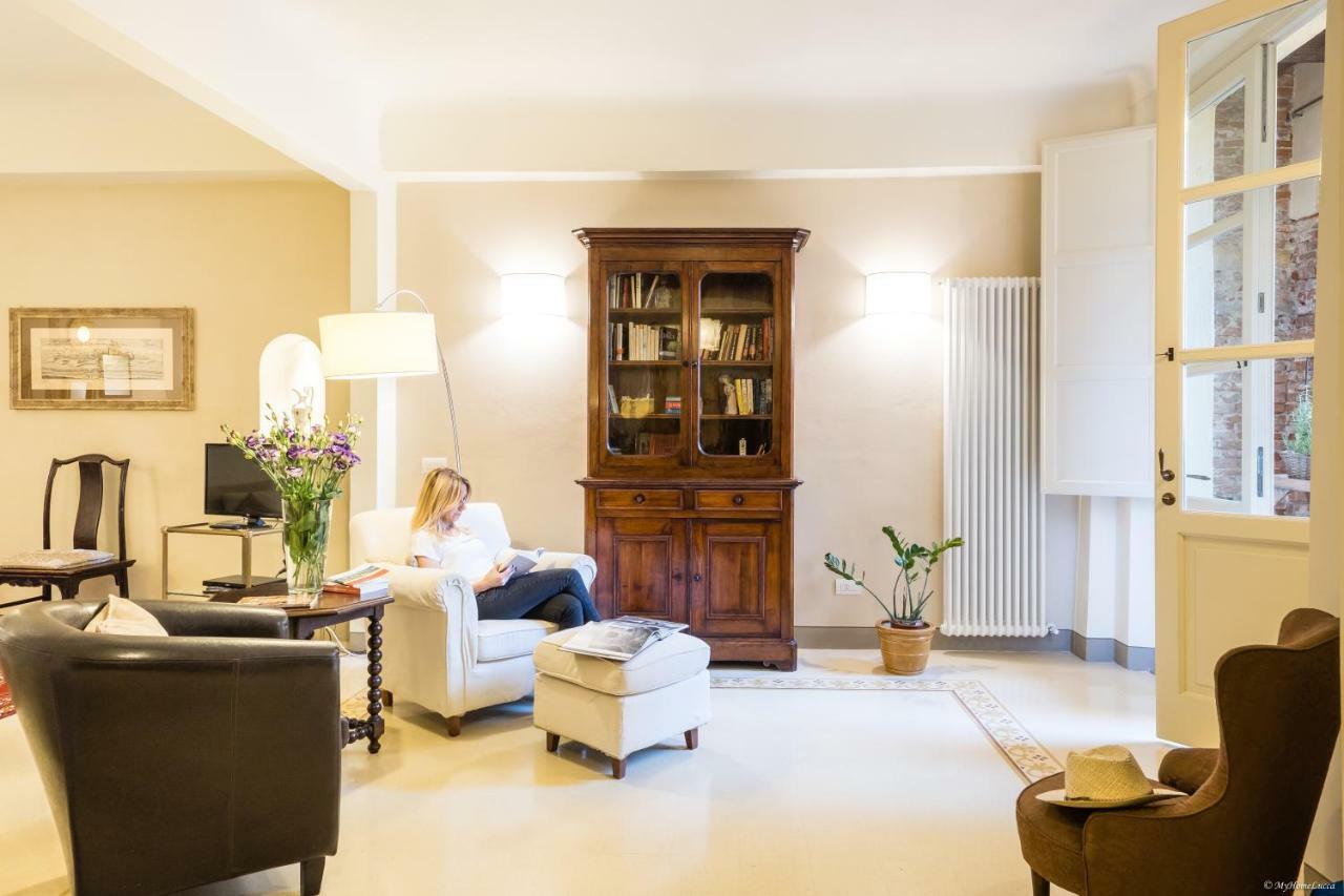 La Delizia Central Apartment Lucca Bagian luar foto