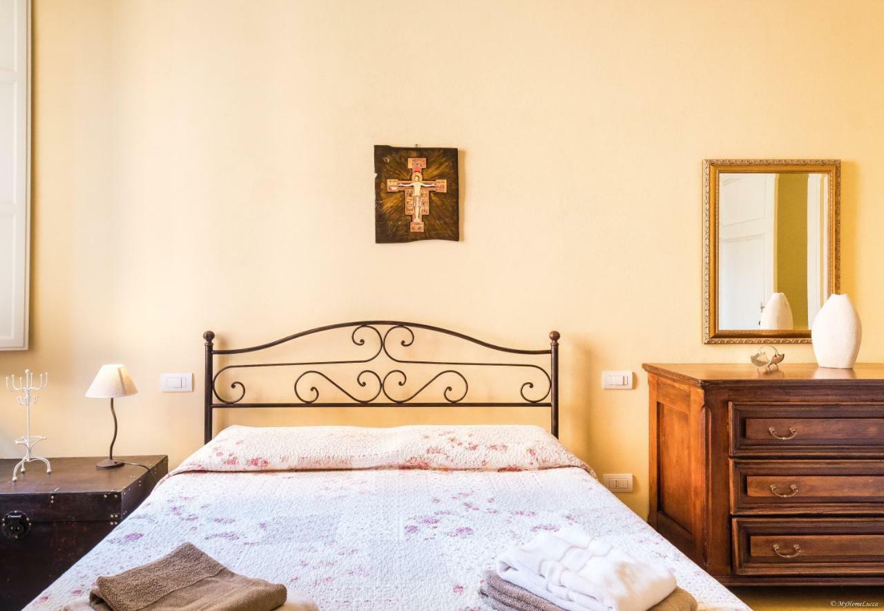 La Delizia Central Apartment Lucca Bagian luar foto