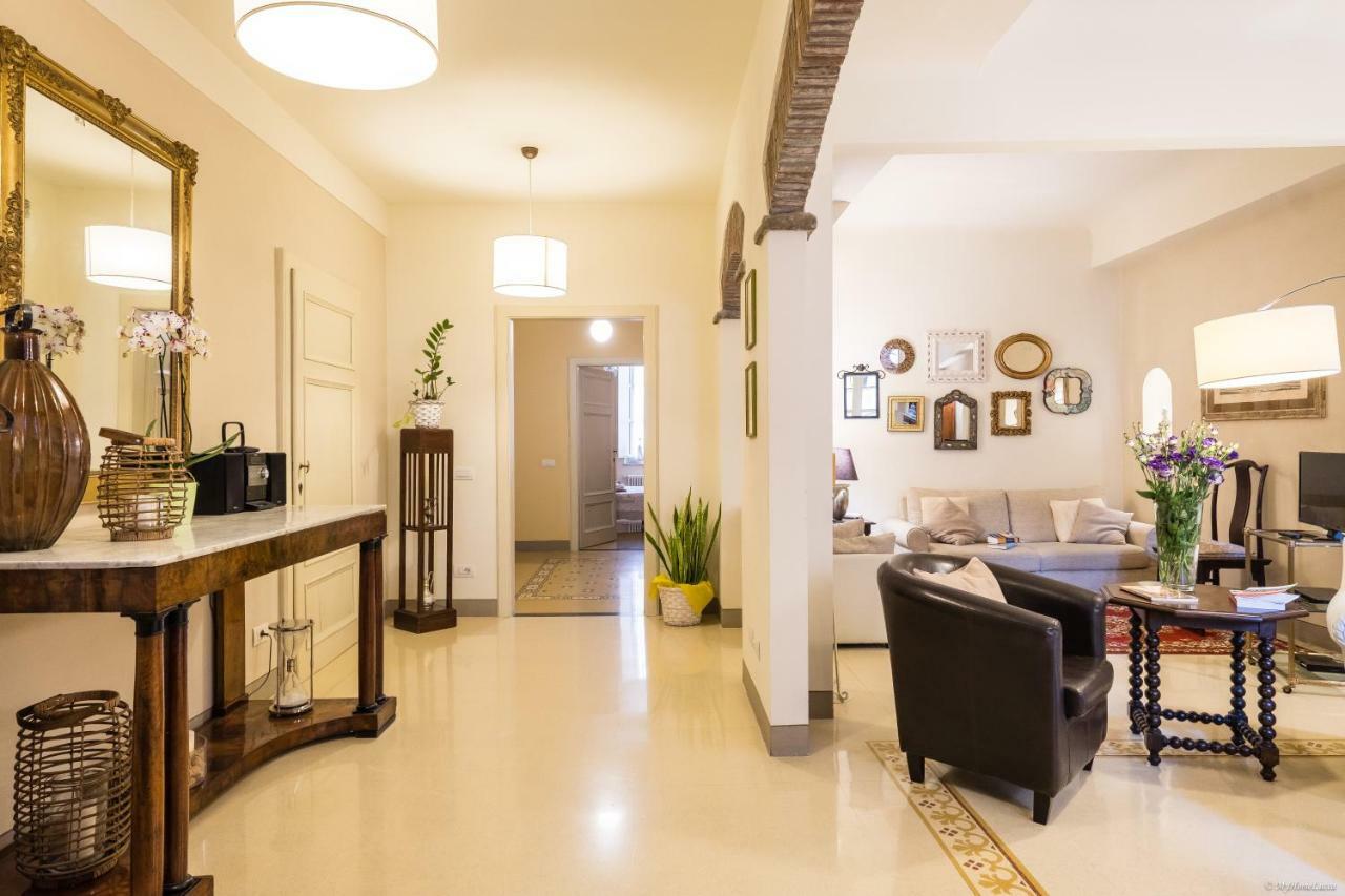 La Delizia Central Apartment Lucca Bagian luar foto