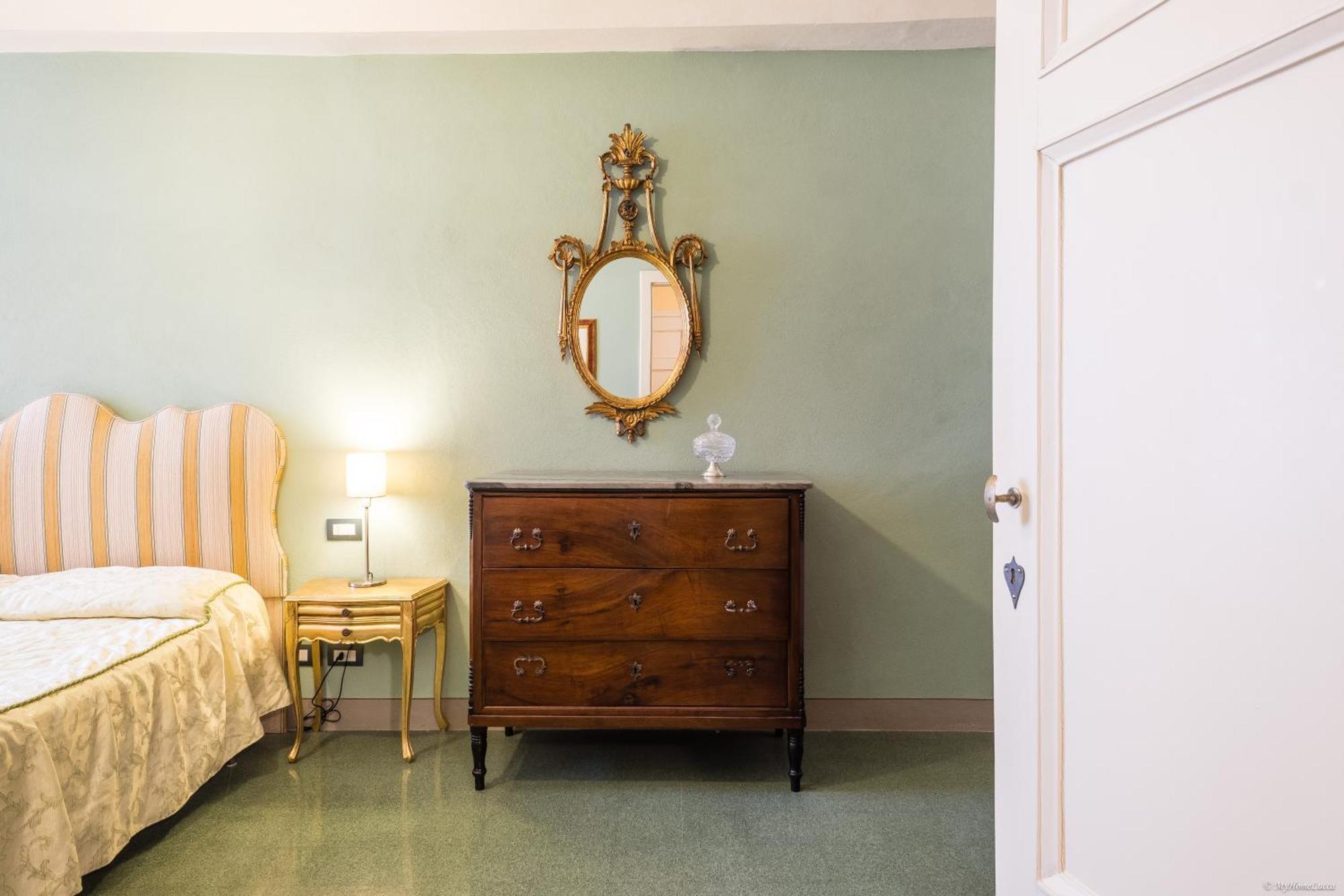La Delizia Central Apartment Lucca Bagian luar foto